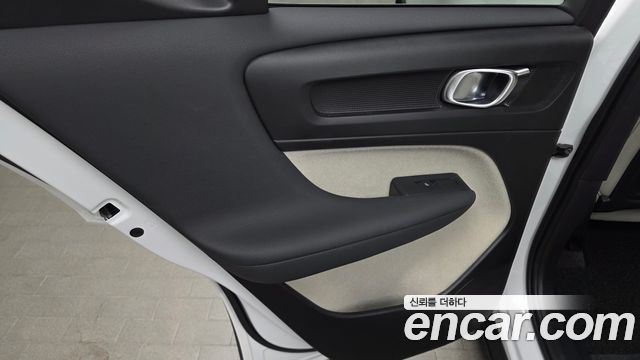 Volvo XC40 B4 Ultimate Bright 2024 — фото 25