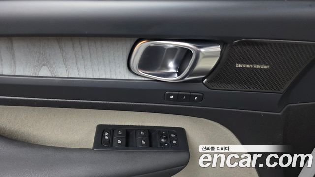 Volvo XC40 B4 Ultimate Bright 2024 — фото 27