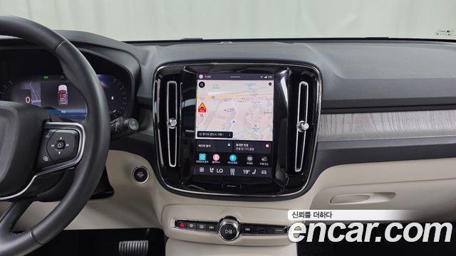 Volvo XC40 B4 Ultimate Bright 2024 — фото 28