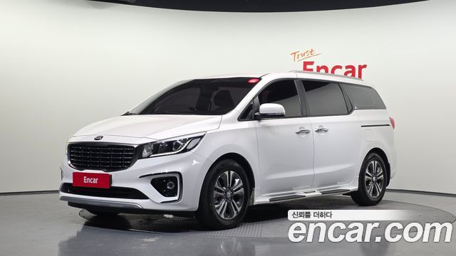 Kia Carnival 9-Seater Luxury 2020 — фото 1
