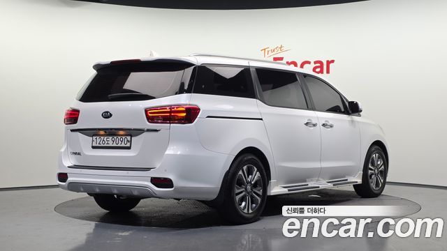 Kia Carnival 9-Seater Luxury 2020 — фото 2