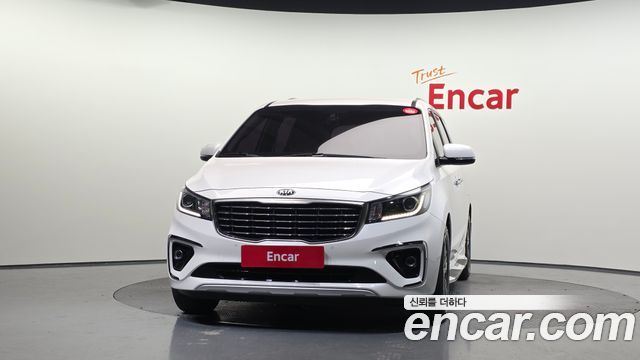 Kia Carnival 9-Seater Luxury 2020 — фото 3