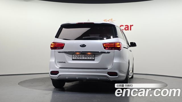 Kia Carnival 9-Seater Luxury 2020 — фото 4