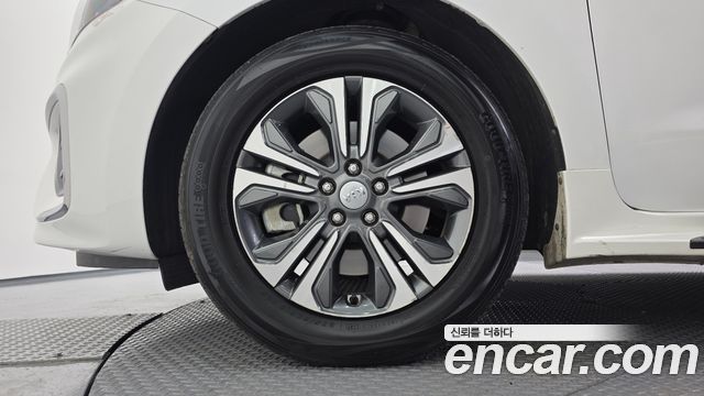 Kia Carnival 9-Seater Luxury 2020 — фото 5
