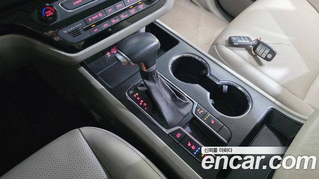 Kia Carnival 9-Seater Luxury 2020 — фото 9
