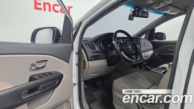 Kia Carnival 9-Seater Luxury 2020 — фото 10