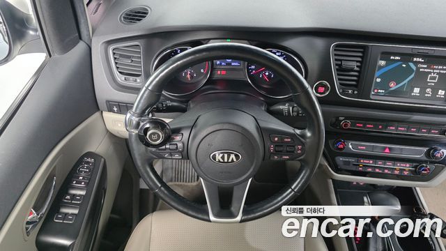 Kia Carnival 9-Seater Luxury 2020 — фото 13