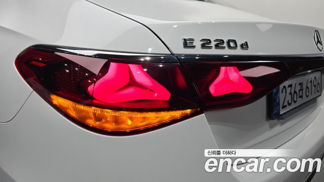 Mercedes-Benz E-Class (W214) E220d 4MATIC Exclusive 2024 — фото 29