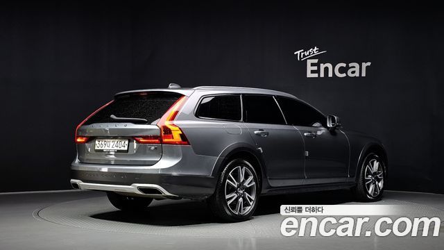 Volvo V90 Cross Country T5 Pro AWD 2020 — фото 2