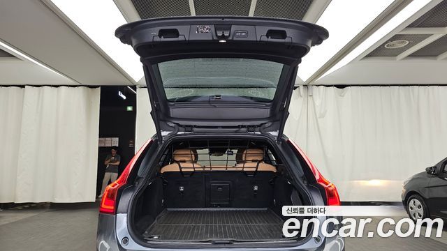 Volvo V90 Cross Country T5 Pro AWD 2020 — фото 20