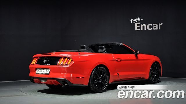 Ford Mustang Convertible 2017 — фото 2