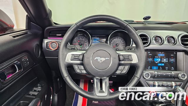 Ford Mustang Convertible 2017 — фото 17