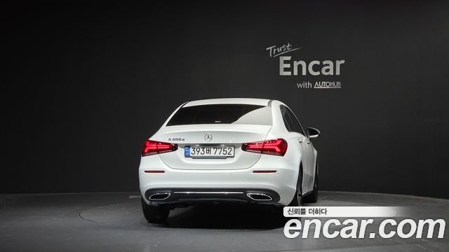 Mercedes-Benz A-Class (W177) A200d Sedan 2021 — фото 4