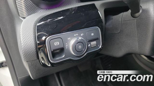 Mercedes-Benz A-Class (W177) A200d Sedan 2021 — фото 20