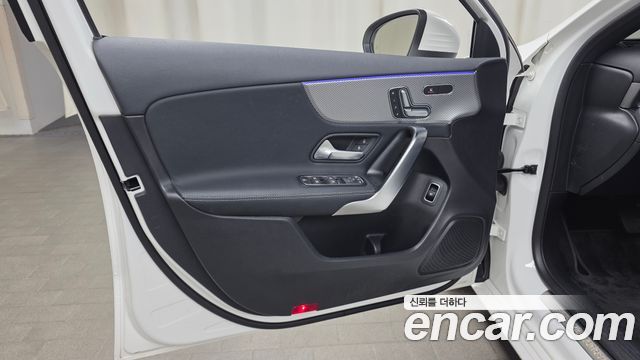 Mercedes-Benz A-Class (W177) A200d Sedan 2021 — фото 24
