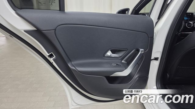 Mercedes-Benz A-Class (W177) A200d Sedan 2021 — фото 25