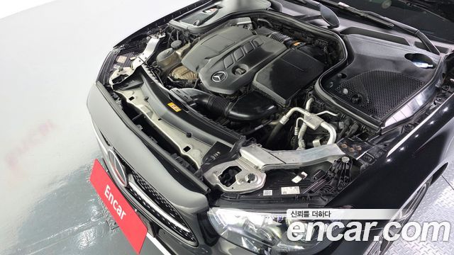 Mercedes-Benz E-Class (W213) E220d 4MATIC AMG Line 2022 — фото 6