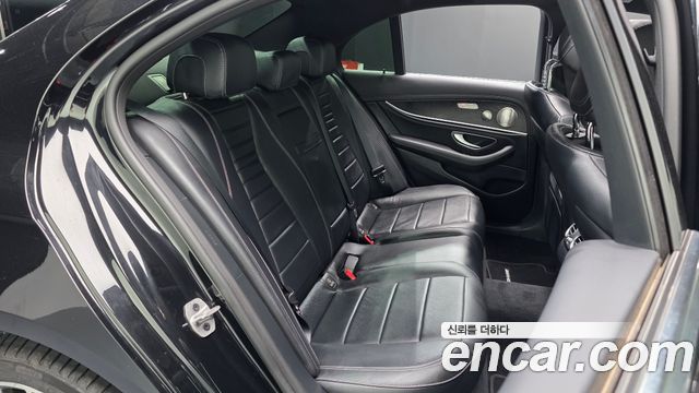 Mercedes-Benz E-Class (W213) E220d 4MATIC AMG Line 2022 — фото 11