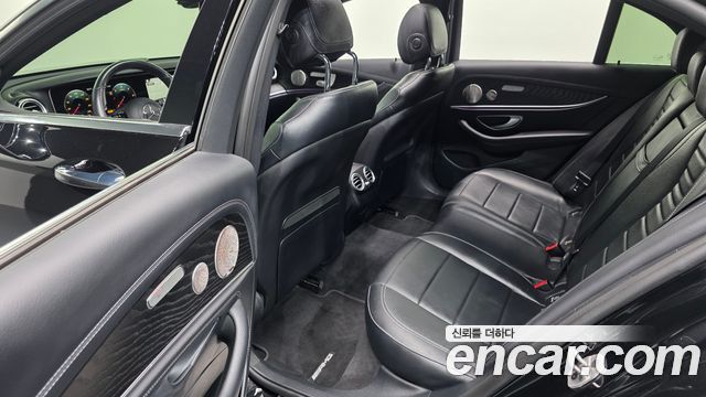 Mercedes-Benz E-Class (W213) E220d 4MATIC AMG Line 2022 — фото 12