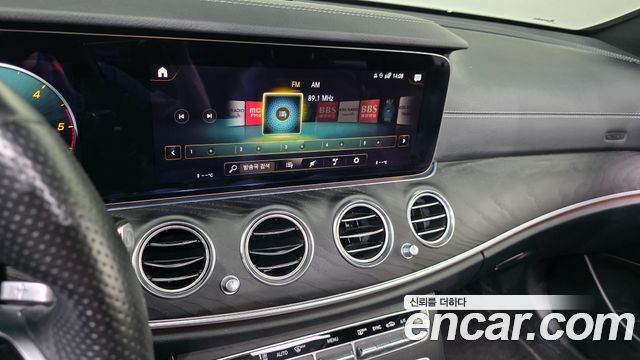 Mercedes-Benz E-Class (W213) E220d 4MATIC AMG Line 2022 — фото 14