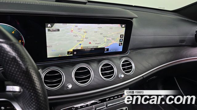 Mercedes-Benz E-Class (W213) E220d 4MATIC AMG Line 2022 — фото 15