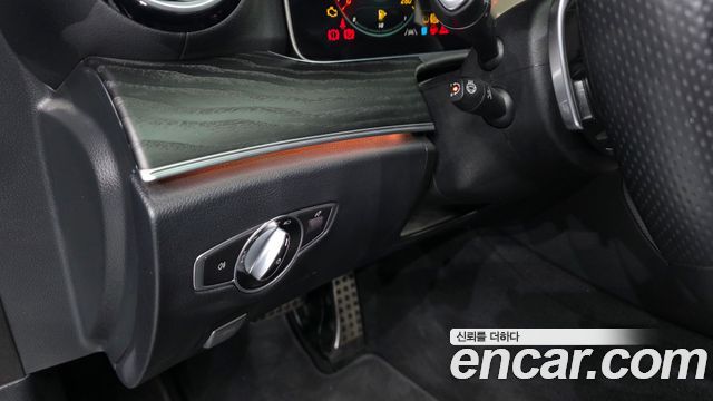 Mercedes-Benz E-Class (W213) E220d 4MATIC AMG Line 2022 — фото 18