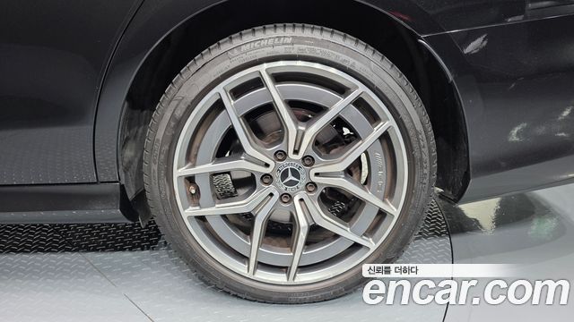 Mercedes-Benz E-Class (W213) E220d 4MATIC AMG Line 2022 — фото 21