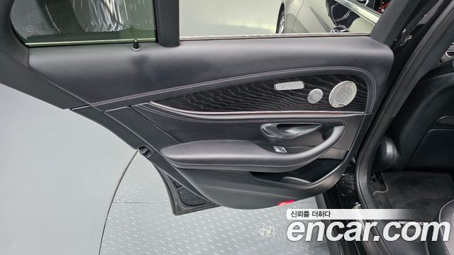 Mercedes-Benz E-Class (W213) E220d 4MATIC AMG Line 2022 — фото 25