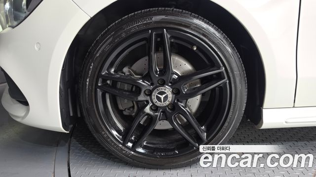 Mercedes-Benz CLA-Class (C117) CLA220 AMG Line 2018 — фото 5