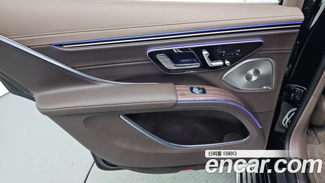 Mercedes-Benz EQS SUV (X296) Maybach EQS680 4MATIC 2024 — фото 31