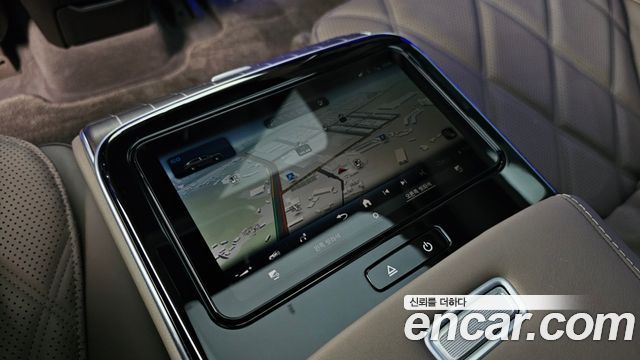 Mercedes-Benz EQS SUV (X296) Maybach EQS680 4MATIC 2024 — фото 42