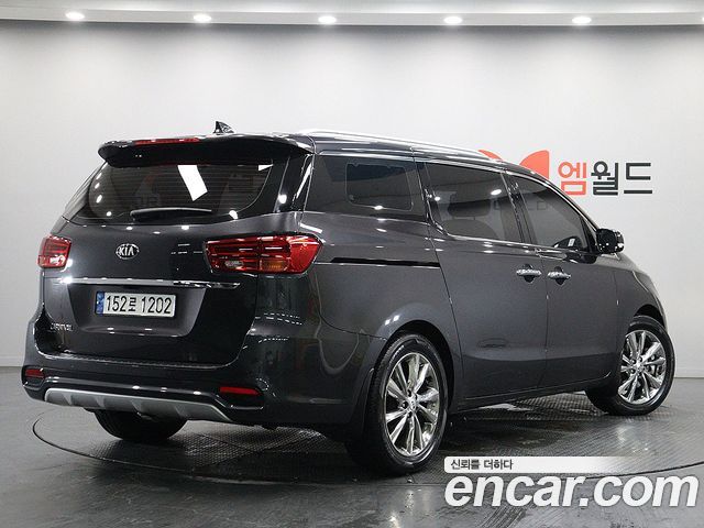 Kia Carnival 9-Seater Prstige 2019 — фото 3