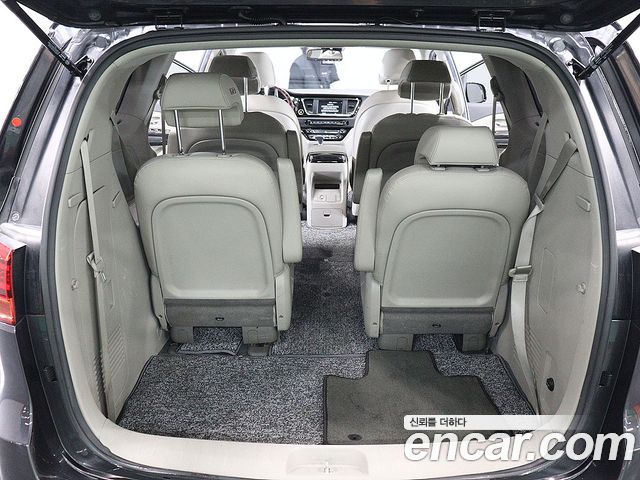 Kia Carnival 9-Seater Prstige 2019 — фото 5