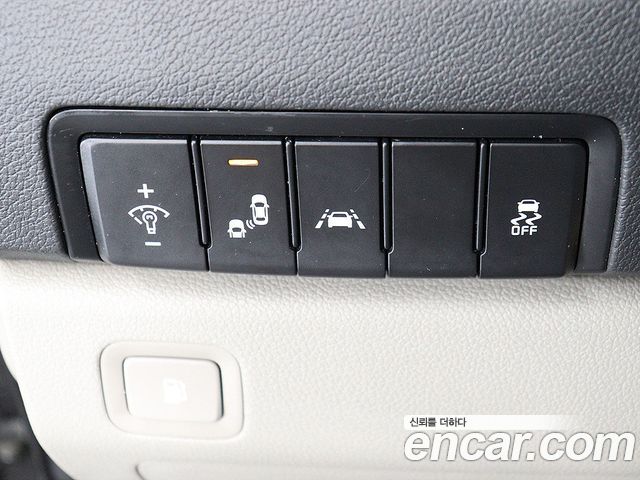 Kia Carnival 9-Seater Prstige 2019 — фото 15