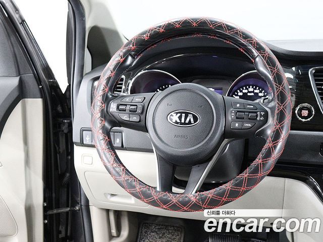 Kia Carnival 9-Seater Prstige 2019 — фото 19