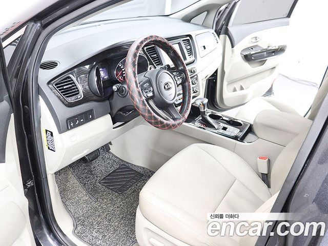 Kia Carnival 9-Seater Prstige 2019 — фото 21