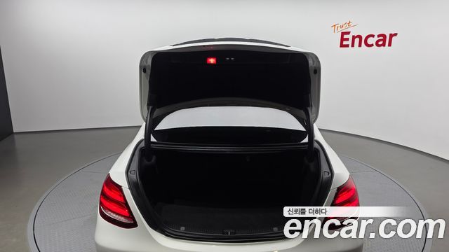 Mercedes-Benz E-Class (W213) E200 Avantgarde 2018 — фото 20