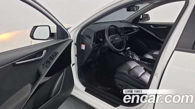 Kia Niro Prestige 2022 — фото 10