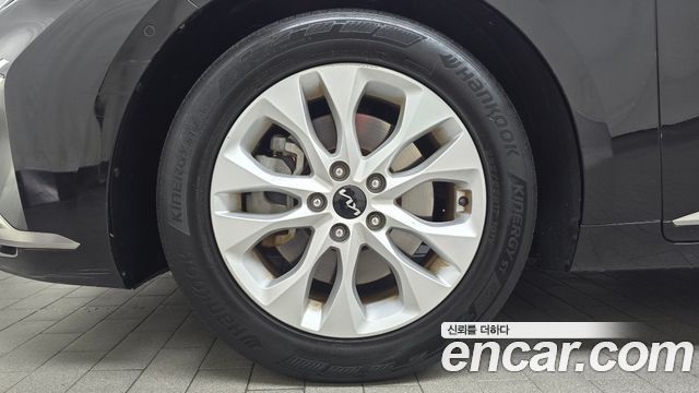 Kia K8 2.5 Gasoline 2WD Noblesse 2022 — фото 5