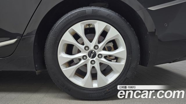 Kia K8 2.5 Gasoline 2WD Noblesse 2022 — фото 27