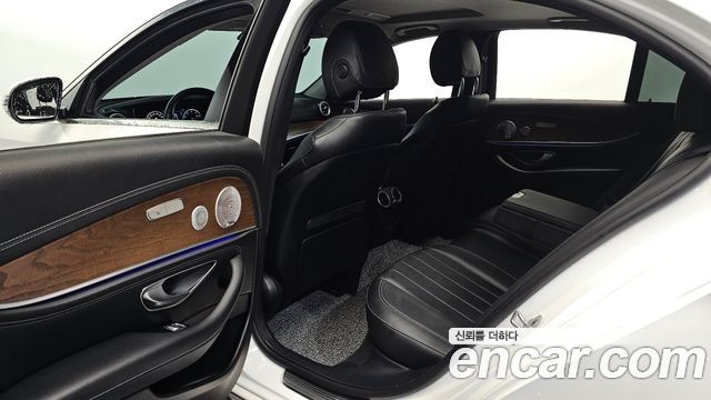 Mercedes-Benz E-Class (W213) E300 4MATIC Exclusive 2020 — фото 11