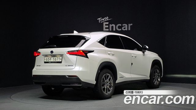Lexus NX300h Supreme 2017 — фото 2