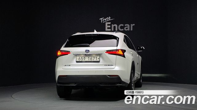 Lexus NX300h Supreme 2017 — фото 4