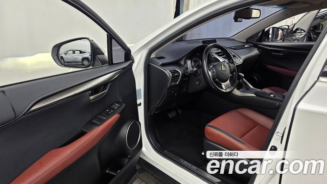 Lexus NX300h Supreme 2017 — фото 10