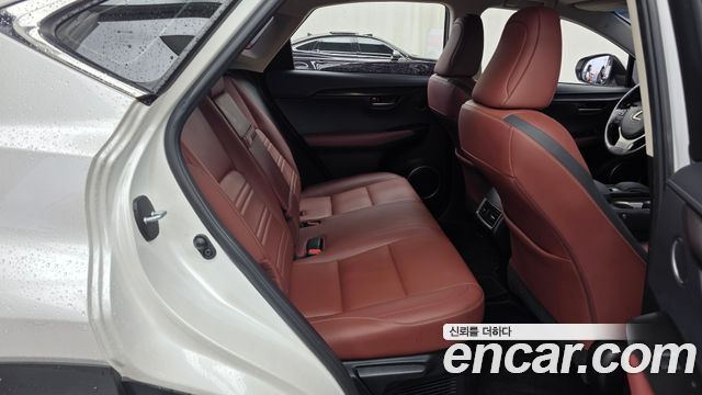 Lexus NX300h Supreme 2017 — фото 12