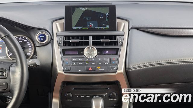 Lexus NX300h Supreme 2017 — фото 14