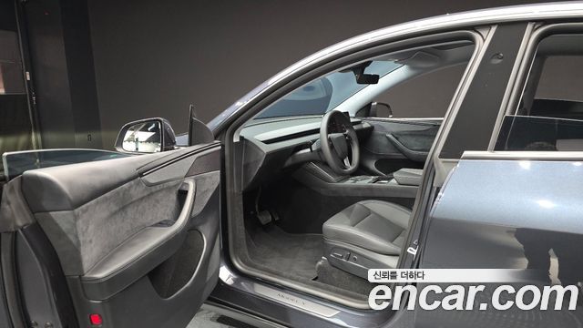 Tesla Model Y Long Range AWD 2025 — фото 10