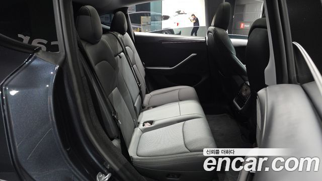 Tesla Model Y Long Range AWD 2025 — фото 15