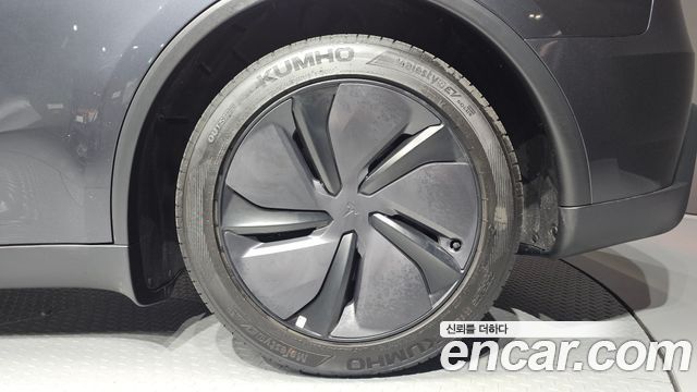 Tesla Model Y Long Range AWD 2025 — фото 27