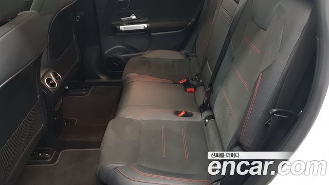 Mercedes-Benz EQB (X243) EQB300 4MATIC AMG Line 2025 — фото 10